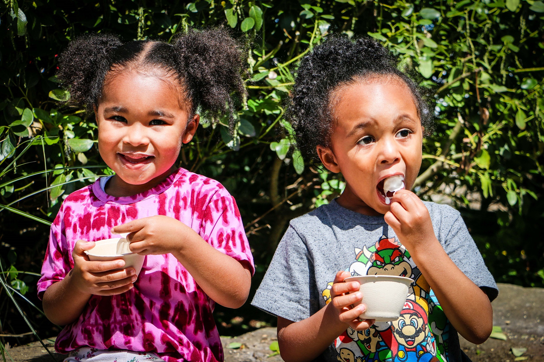 Lakewood Farmers Market 2019 opening day, two cute kids eating ice cream