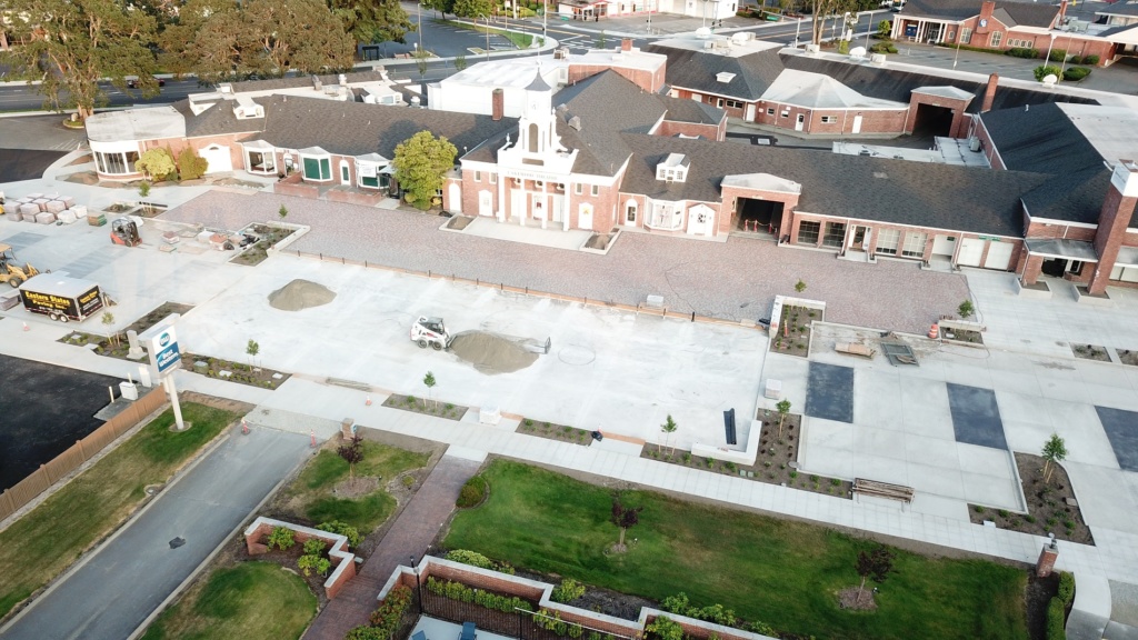 Overhead shot of the Lakewood Colonial Center with the Colonial Plaza construction almost complete.