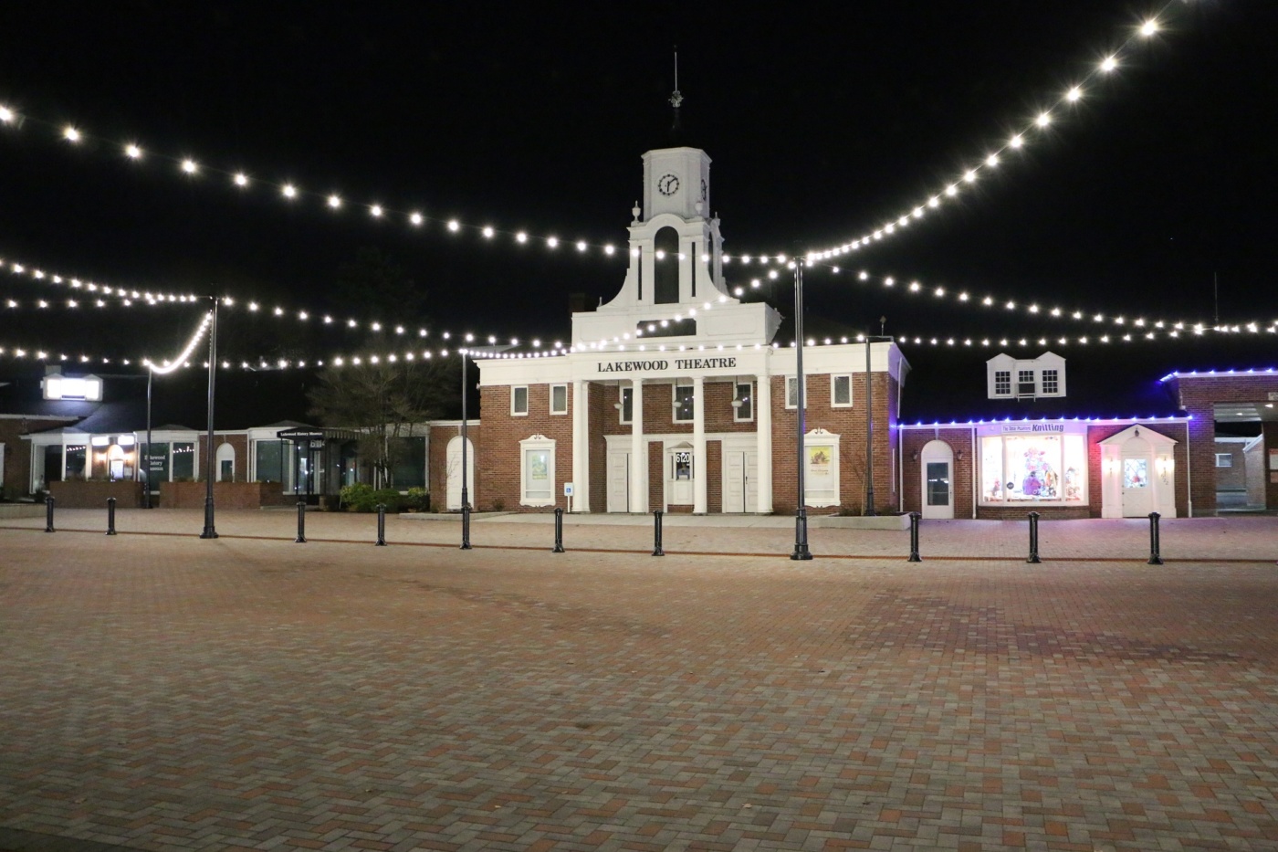 Colonial Plaza at night