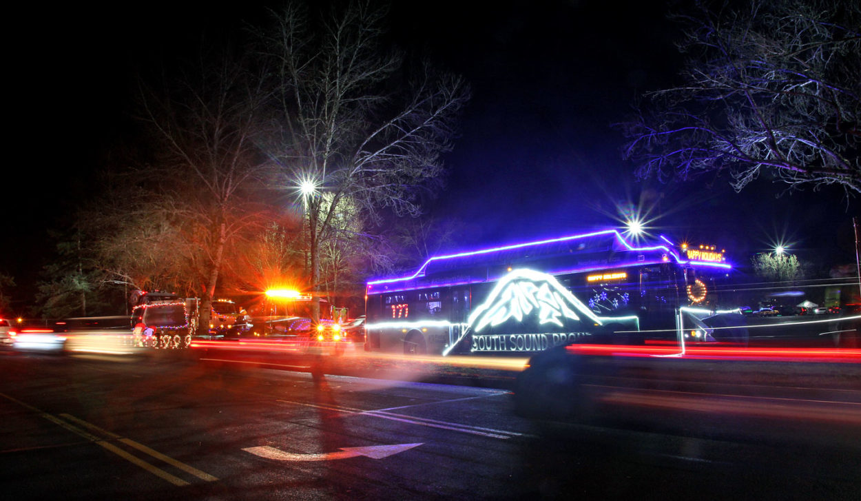 Holiday Parade Of Lights Tree Lighting City Of Lakewood   Lakewood Holiday Parade38 1250x727 