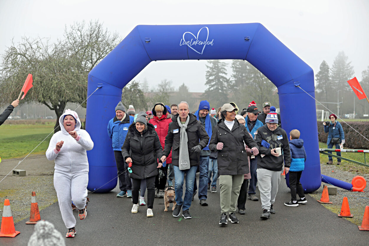 People head out on a walk at the City of Lakewood Welcome Walk 2024.